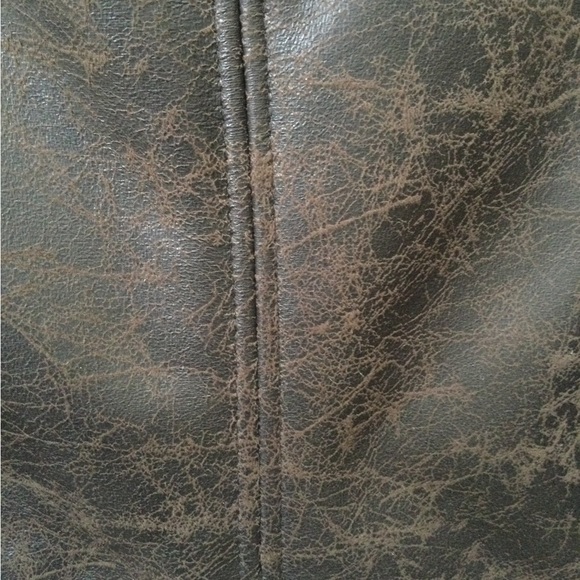 Fun faux leather and fur vest - Picture 9 of 11